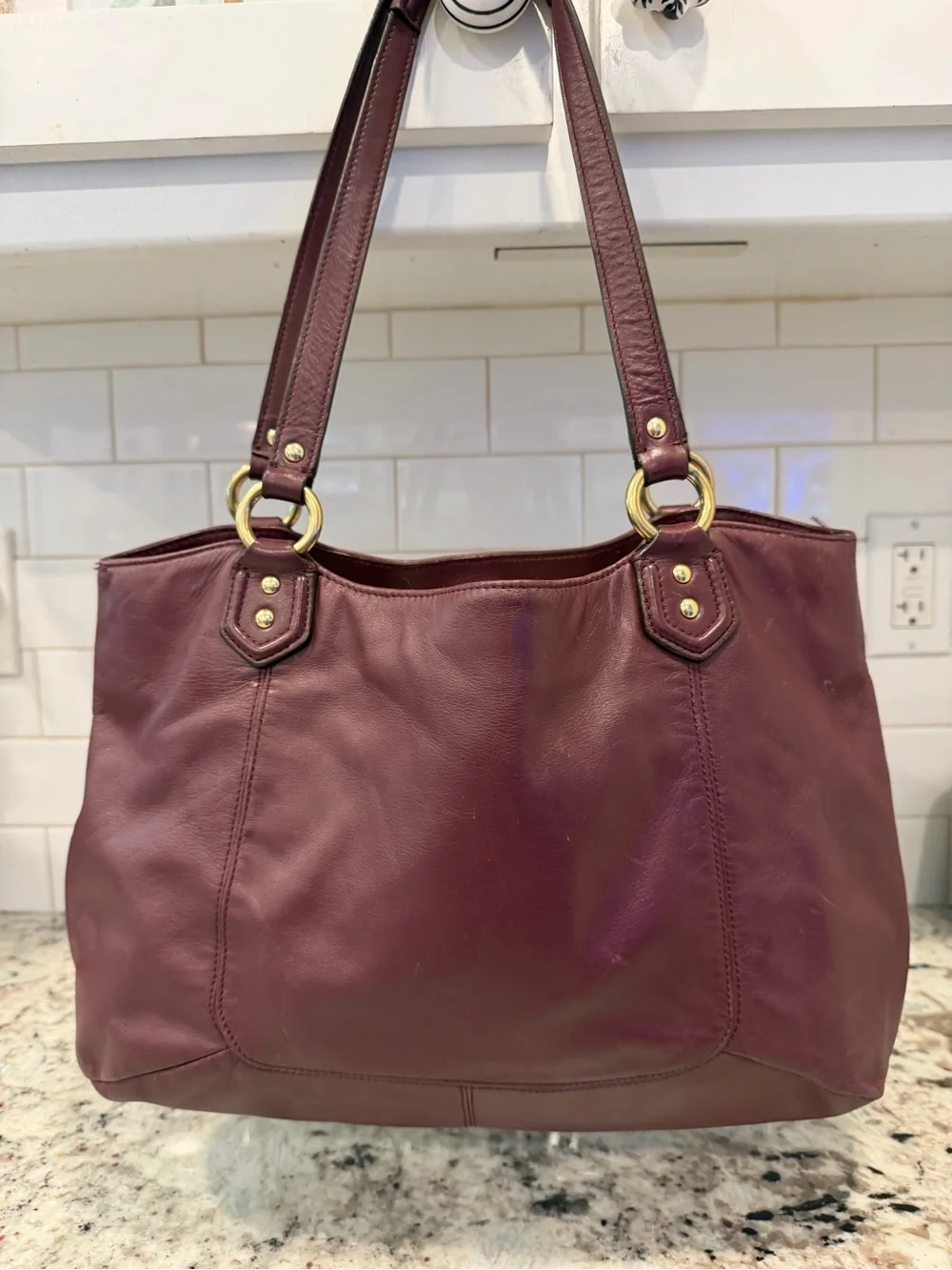 Coach Leather vintage Shoulder Bag in Burgundy with Gold Hardware